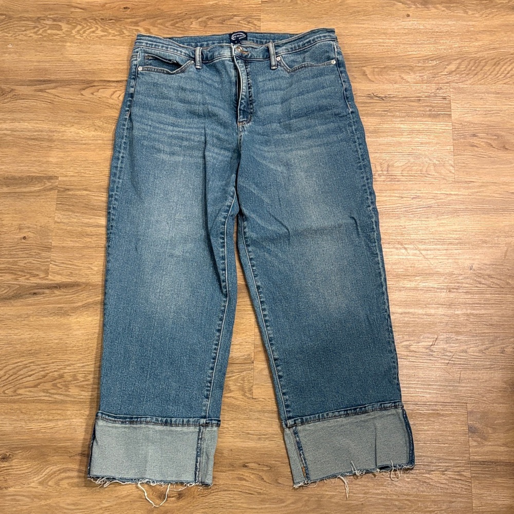 Stylish Blue Cropped Jeans for Women